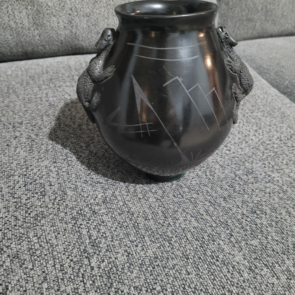 Mata Ortiz style pottery